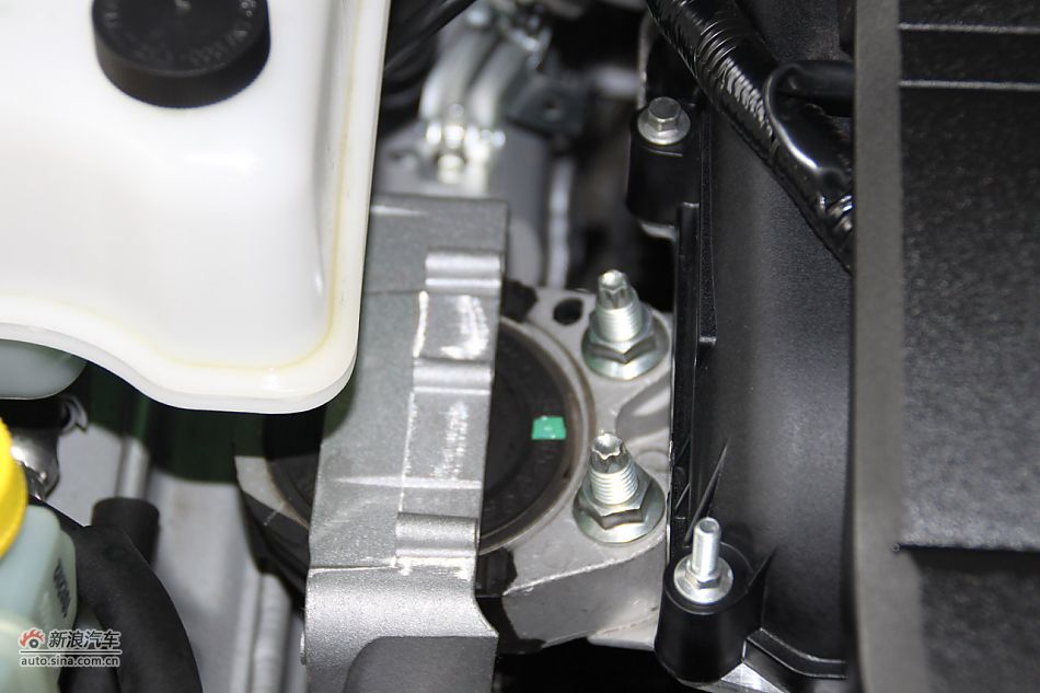 发动机、底盘悬挂及后备箱