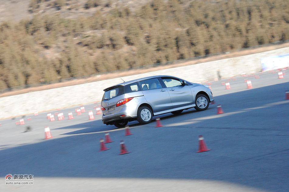 马自达5场地试车