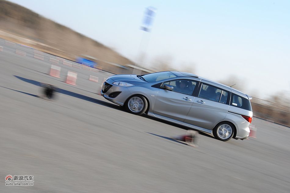 马自达5场地试车