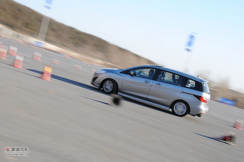 马自达5场地试车