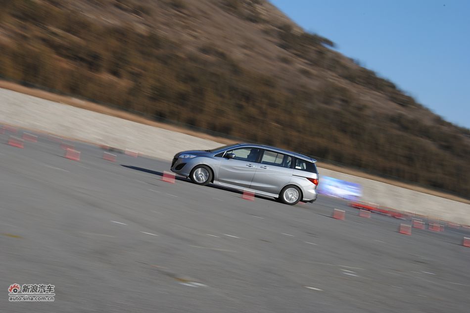 马自达5场地试车
