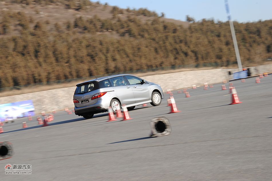 马自达5场地试车