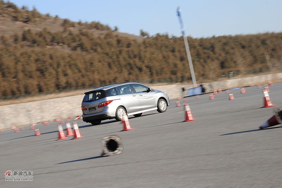 马自达5场地试车