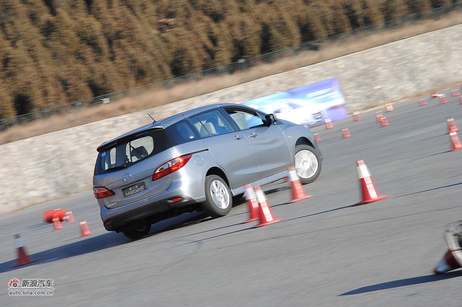 马自达5场地试车