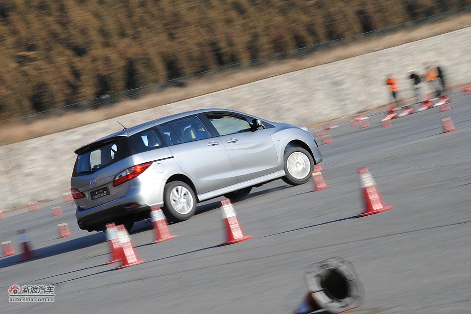 马自达5场地试车