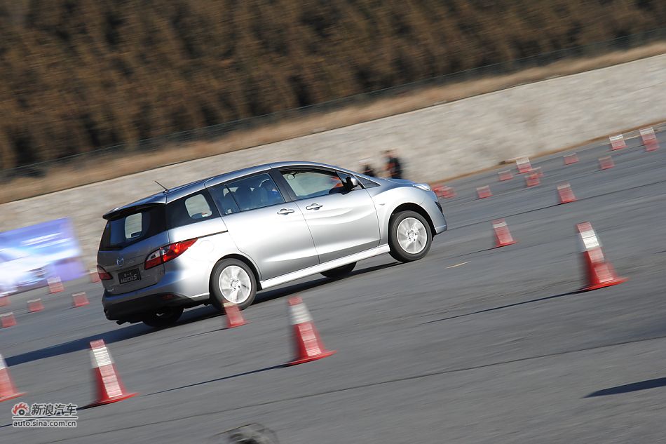 马自达5场地试车