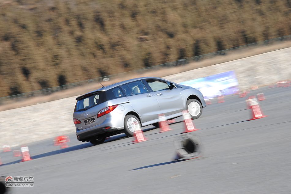 马自达5场地试车