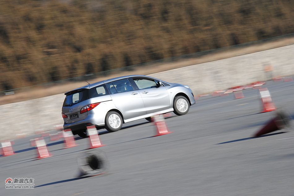 马自达5场地试车