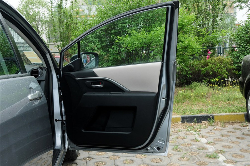 Դ5 2013 2.0L MT  ռ