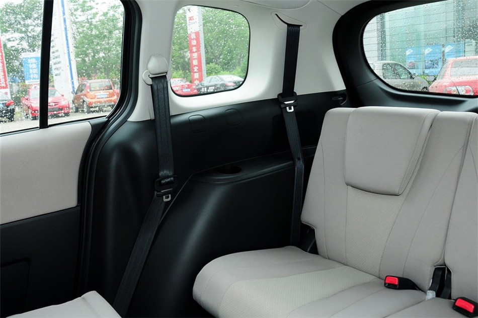 马自达5 2013款 2.0L MT 舒适型 空间