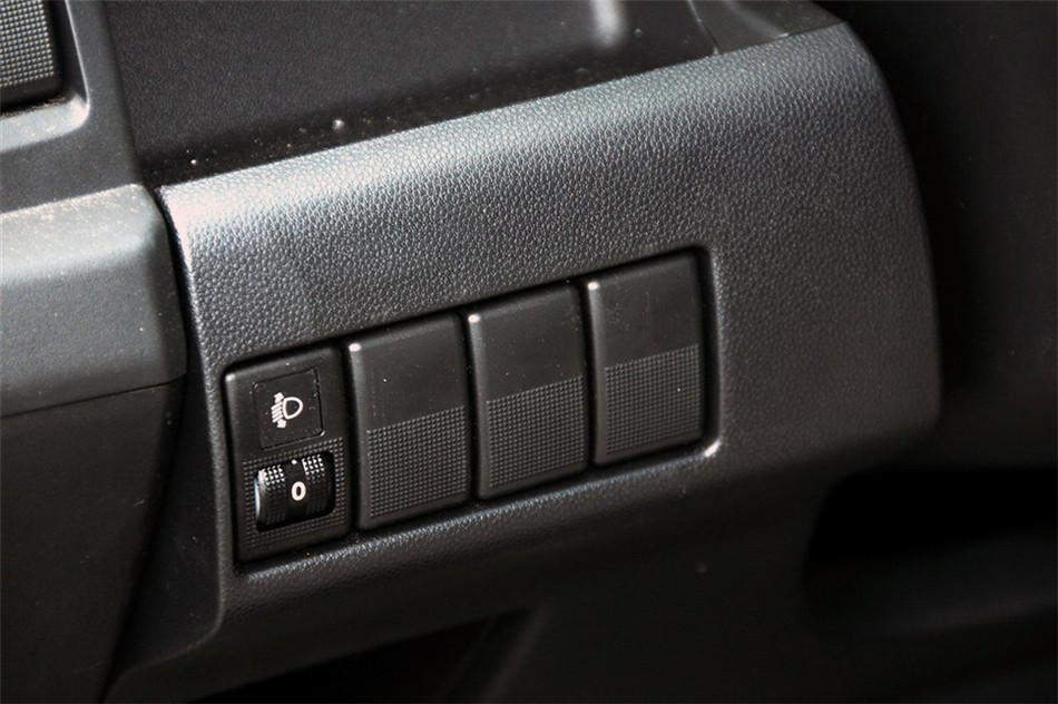 马自达5 2013款 2.0L MT 舒适型 内饰