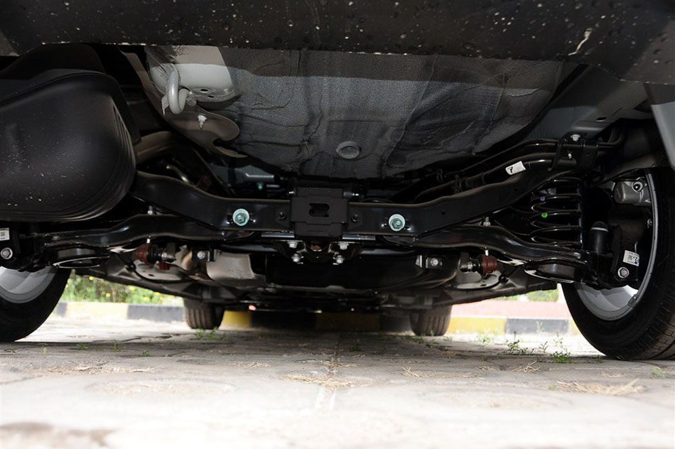 马自达5 2013款 2.0L MT 舒适型 引擎底盘