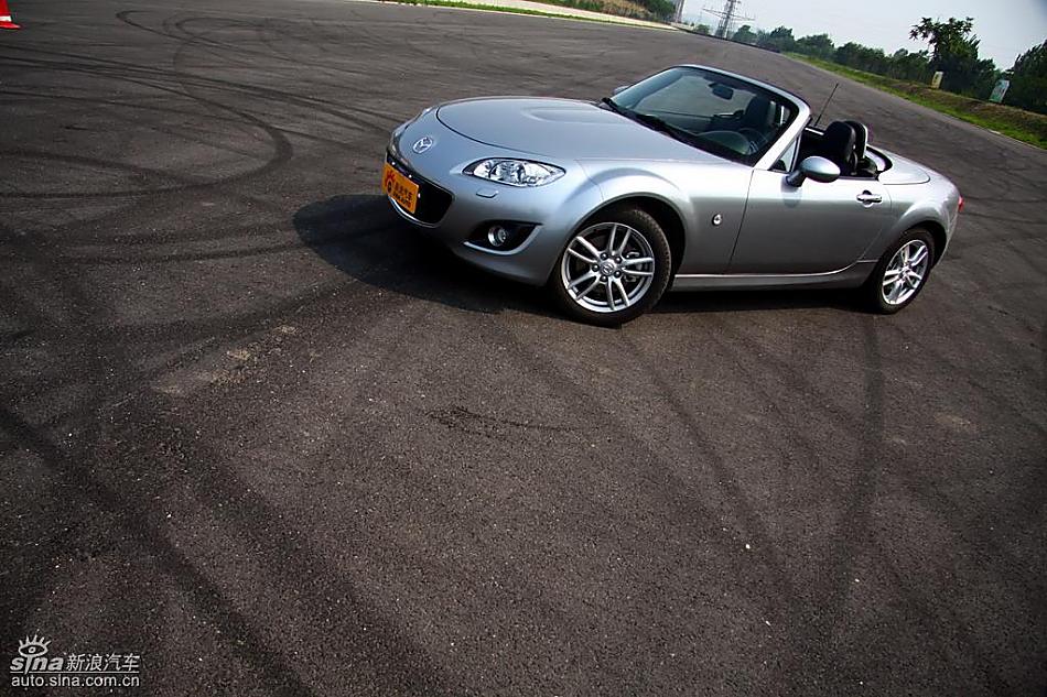 马自达MX-5试驾实拍图外观