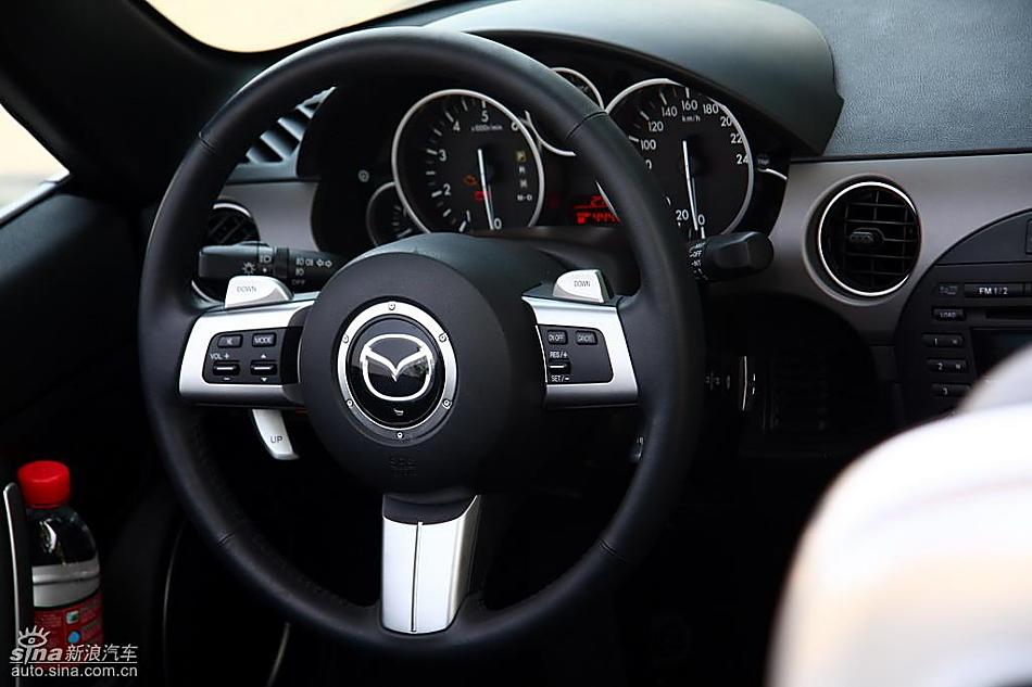 马自达MX-5试驾实拍图内饰