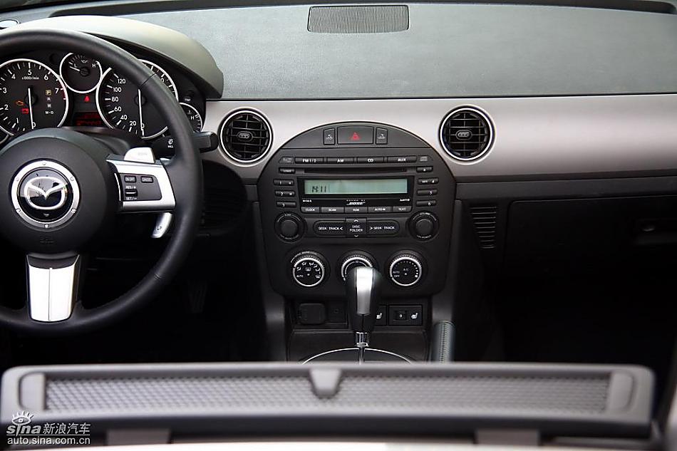 马自达MX-5试驾实拍图内饰