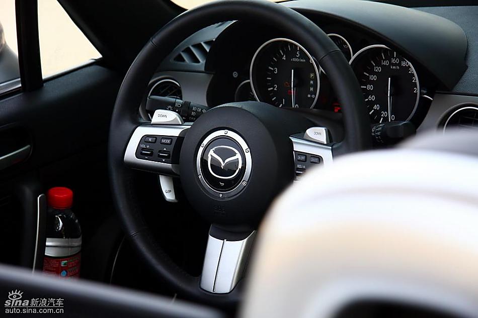 马自达MX-5试驾实拍图内饰