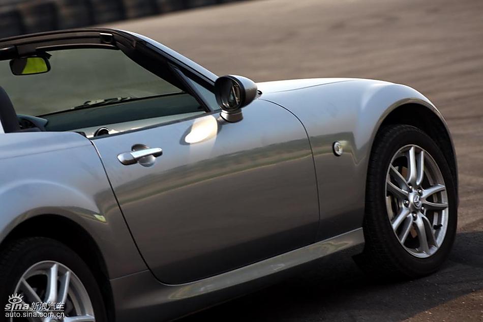 马自达MX-5试驾实拍图外观