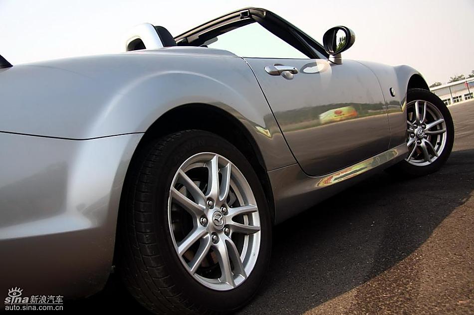 马自达MX-5试驾实拍图外观