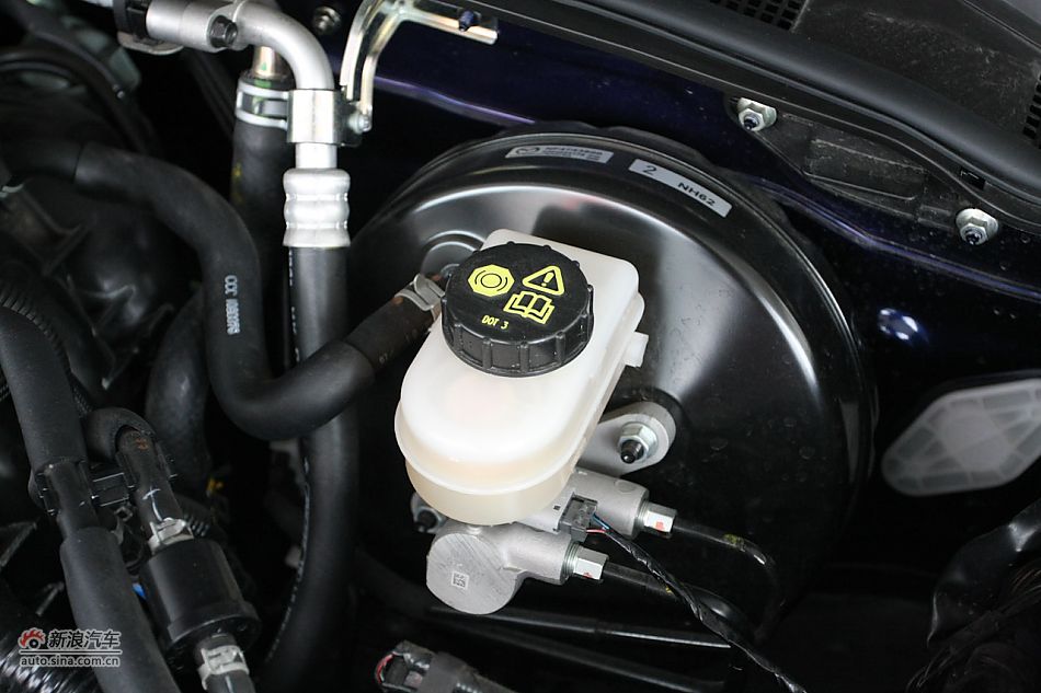 发动机、底盘悬挂及后备箱