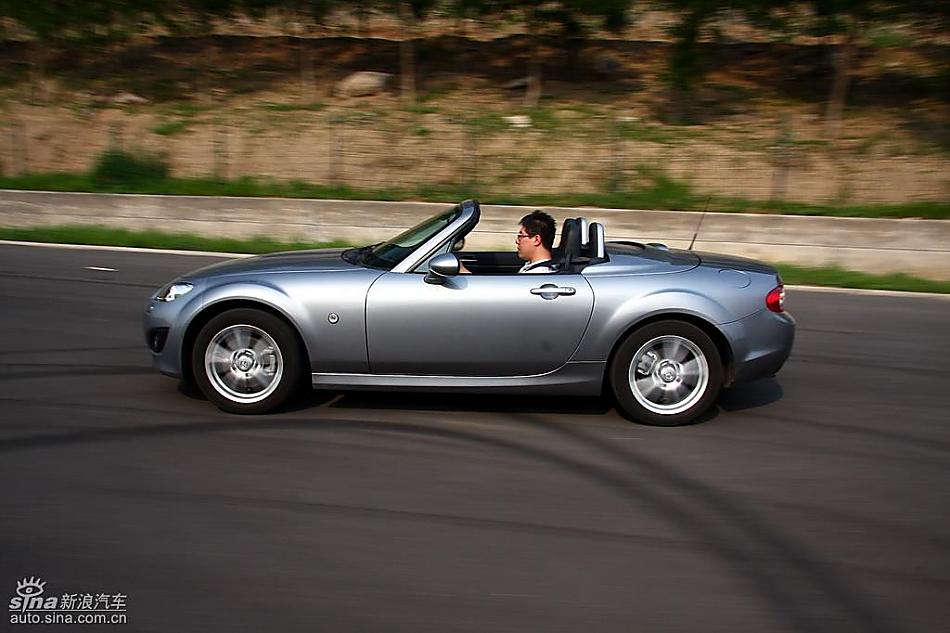 马自达MX-5试驾实拍图动态