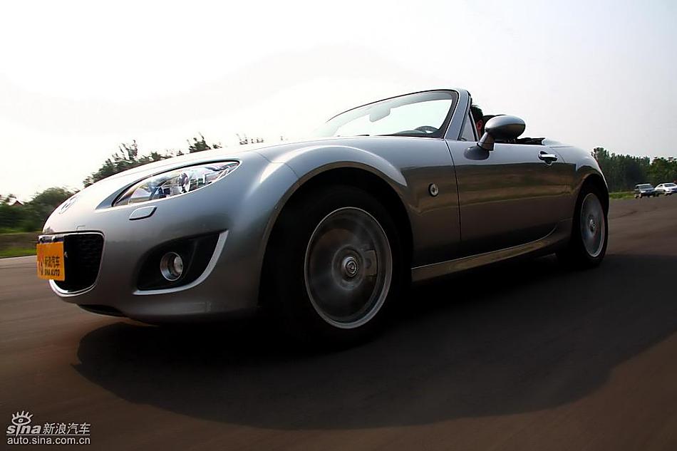 马自达MX-5试驾实拍图动态