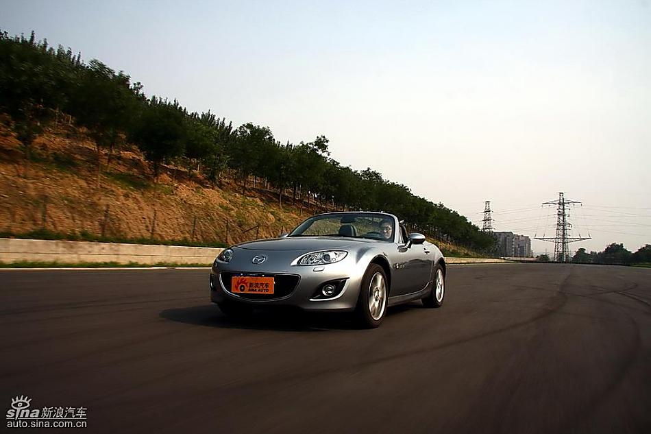 马自达MX-5试驾实拍图动态