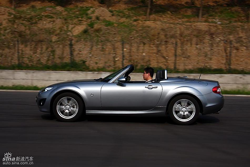 马自达MX-5试驾实拍图动态
