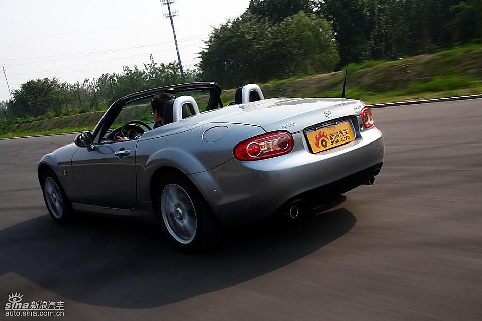 马自达MX-5试驾实拍图动态