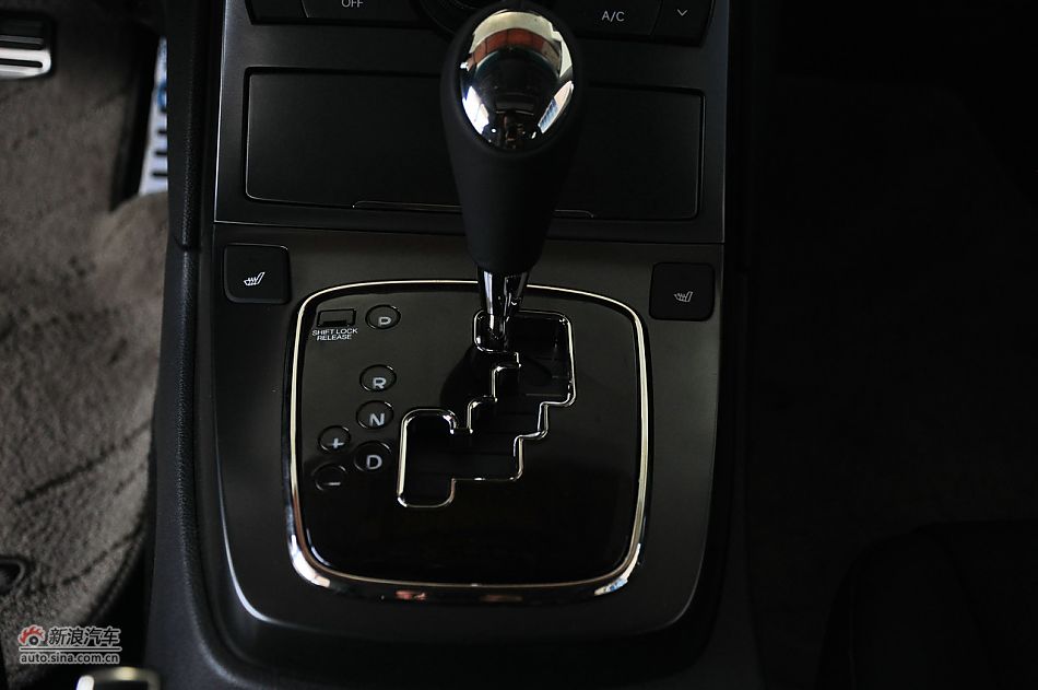 劳恩斯酷派2.0T豪华顶配内饰图