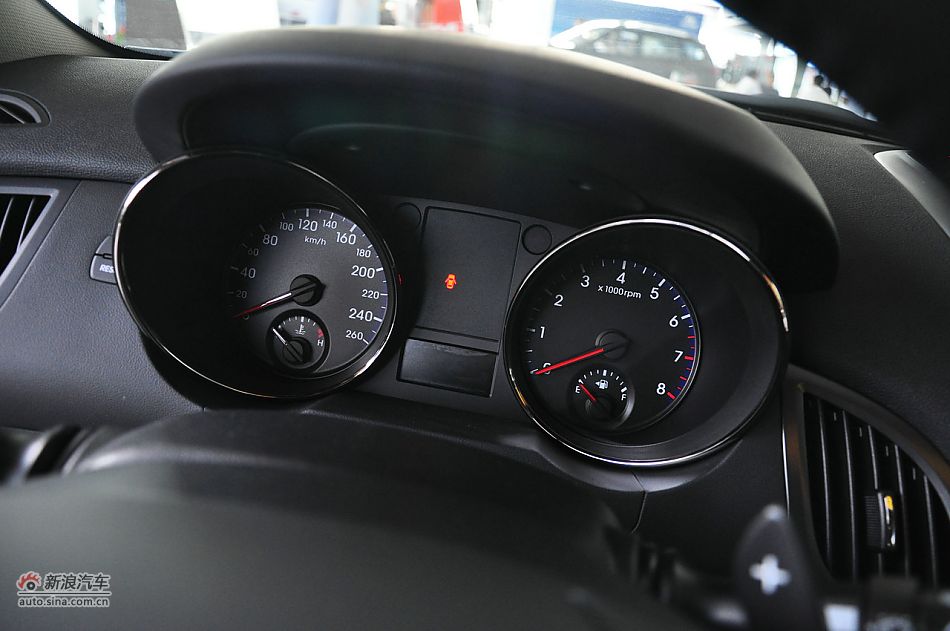 劳恩斯酷派2.0T豪华顶配内饰图