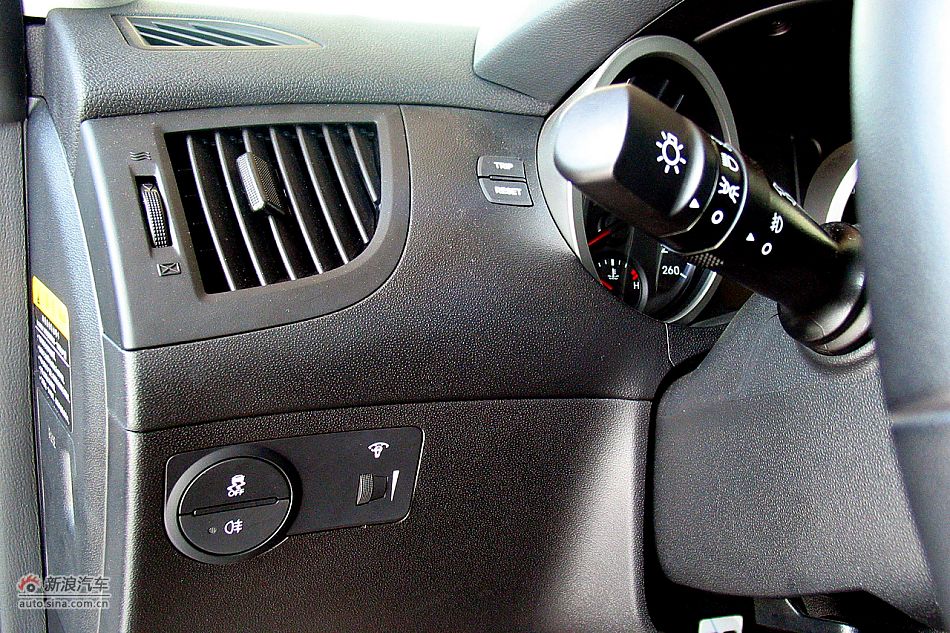 劳恩斯酷派3.8L旗舰自动版