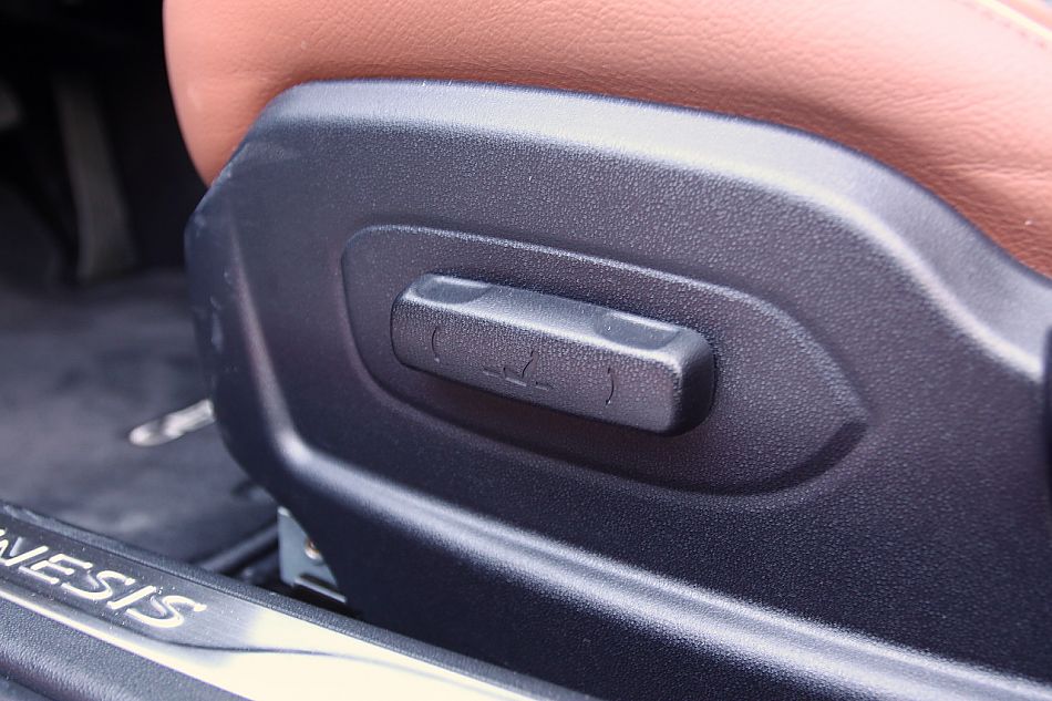 劳恩斯coupe内饰图片