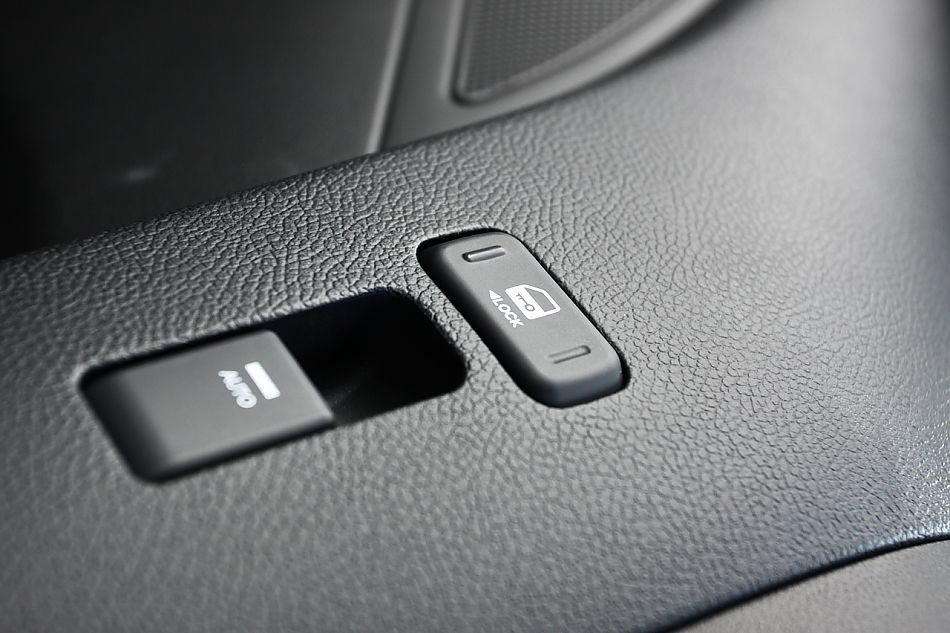 劳恩斯coupe内饰图片