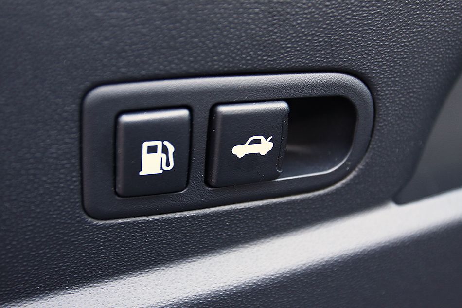 劳恩斯coupe内饰图片