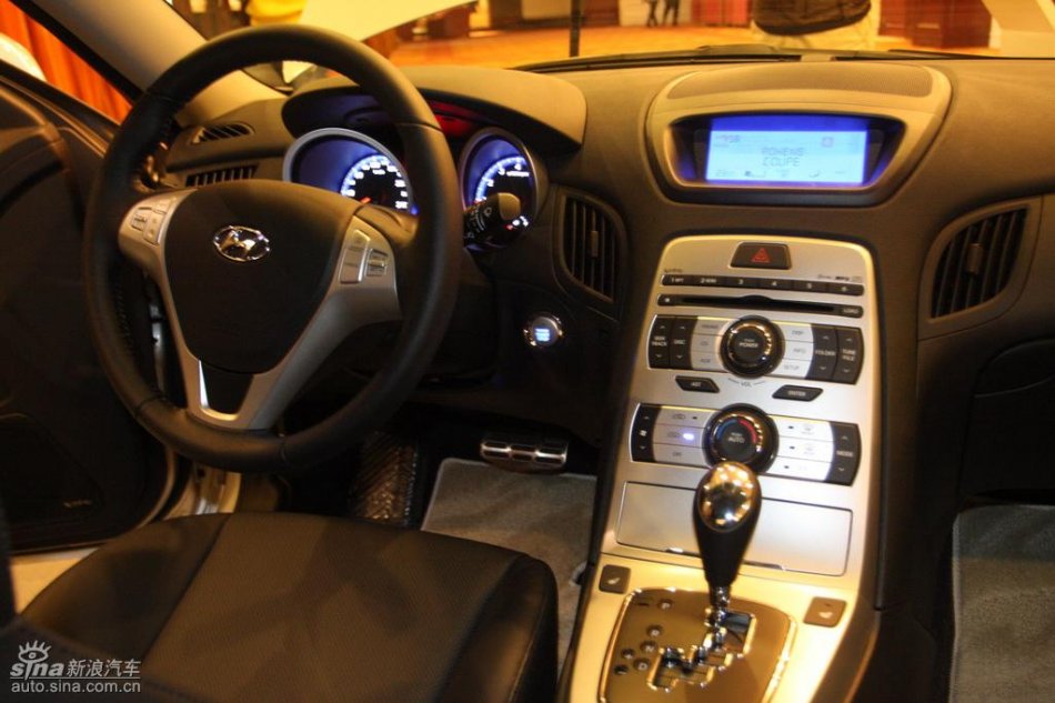 现代劳恩斯-酷派内饰实拍图