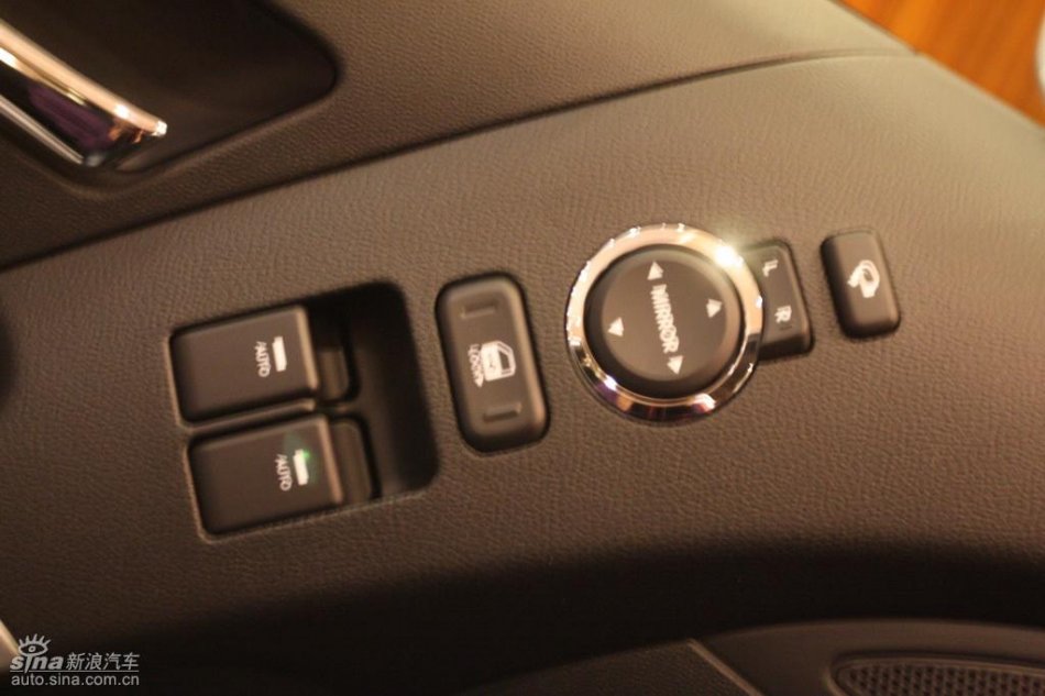 现代劳恩斯-酷派内饰实拍图