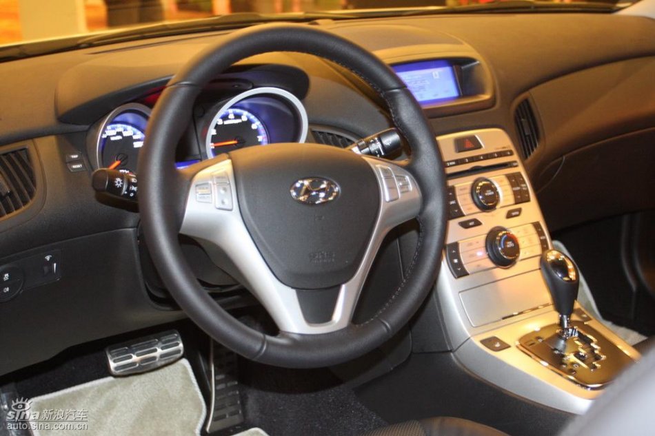 现代劳恩斯-酷派内饰实拍图