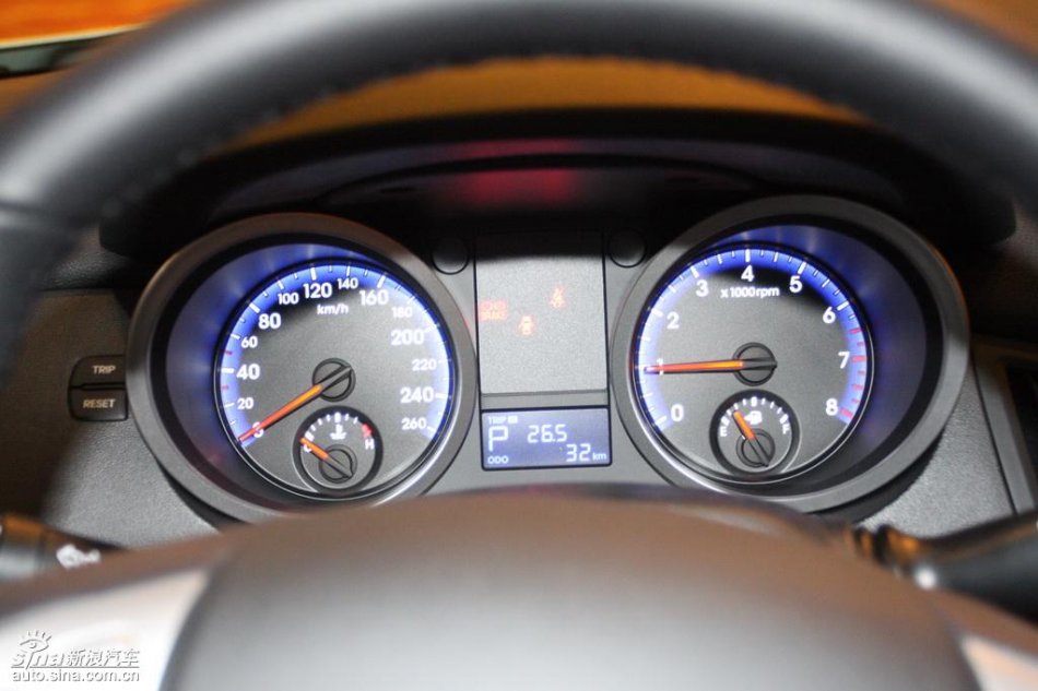 现代劳恩斯-酷派内饰实拍图