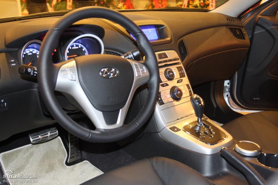 现代劳恩斯-酷派内饰实拍图