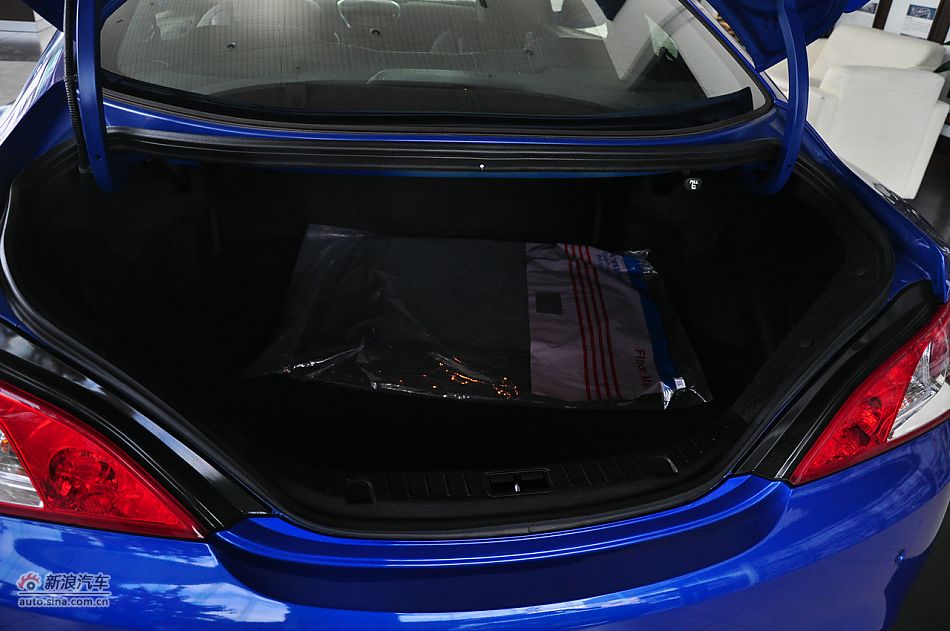 劳恩斯酷派2.0T豪华顶配座椅空间图