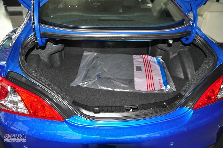 劳恩斯酷派2.0T豪华顶配座椅空间图