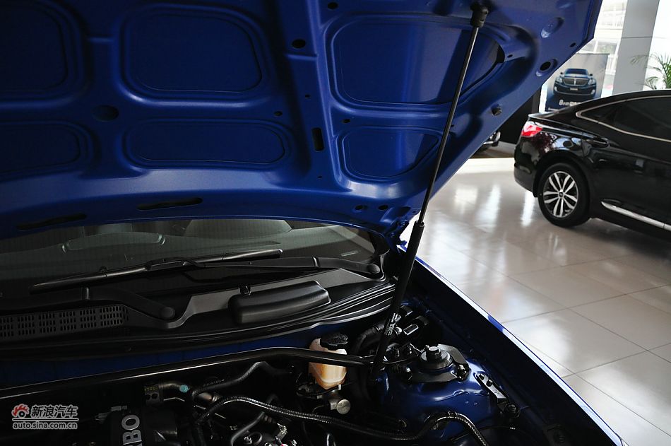 劳恩斯酷派2.0T豪华顶配引擎图