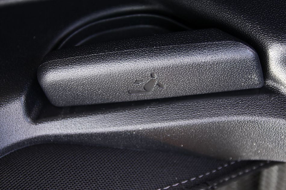 劳恩斯coupe内饰图片