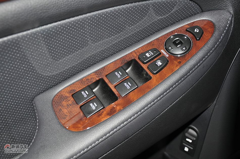 2008款劳恩斯BH330舒适版内饰