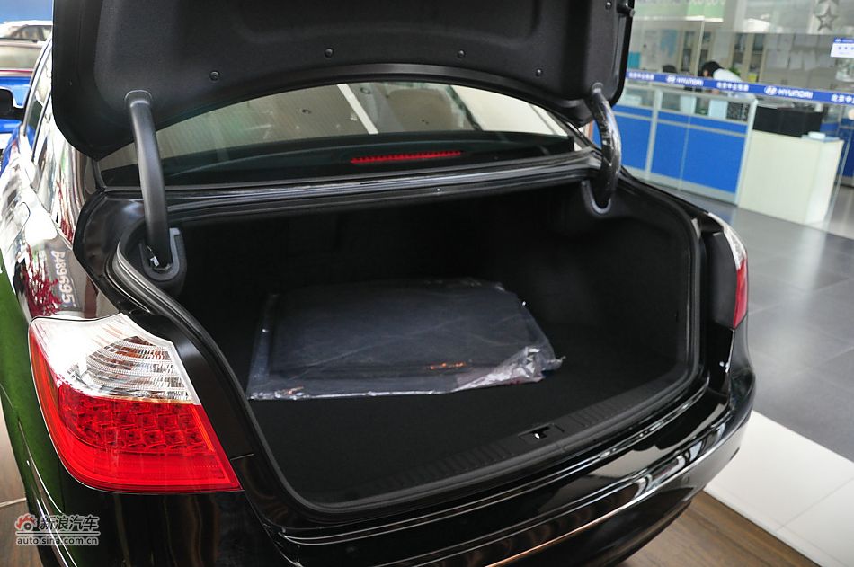 2008款劳恩斯BH330舒适版座椅空间