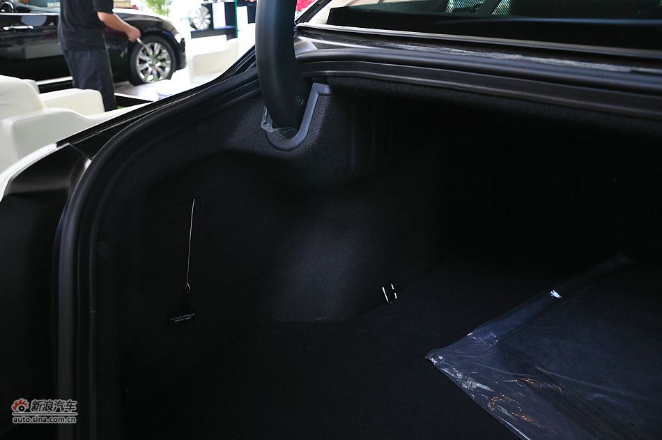 2008款劳恩斯BH330舒适版座椅空间