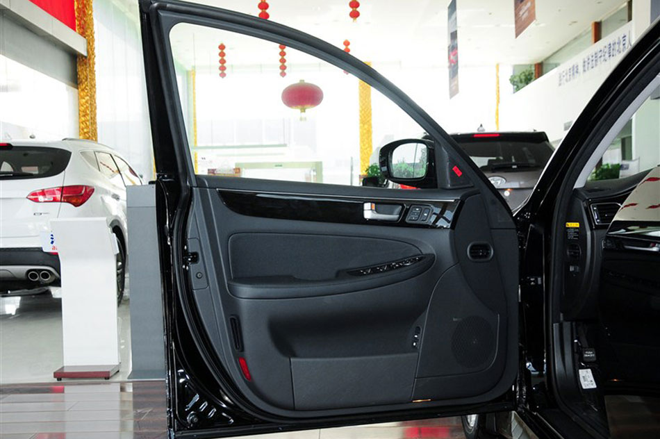 2012款劳恩斯3.0L自动豪华版