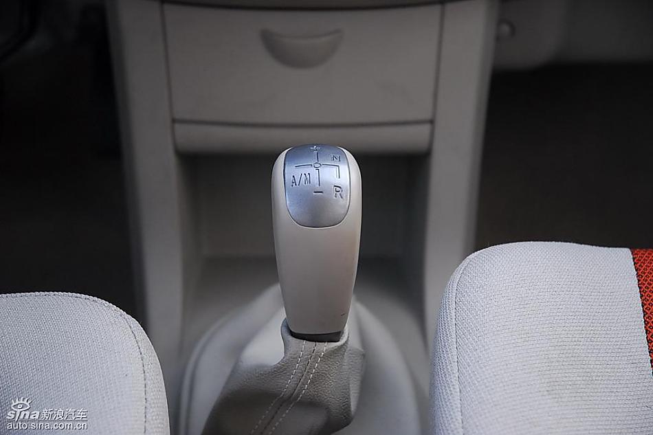 哈飞路宝节油π自动挡试驾内饰实拍图