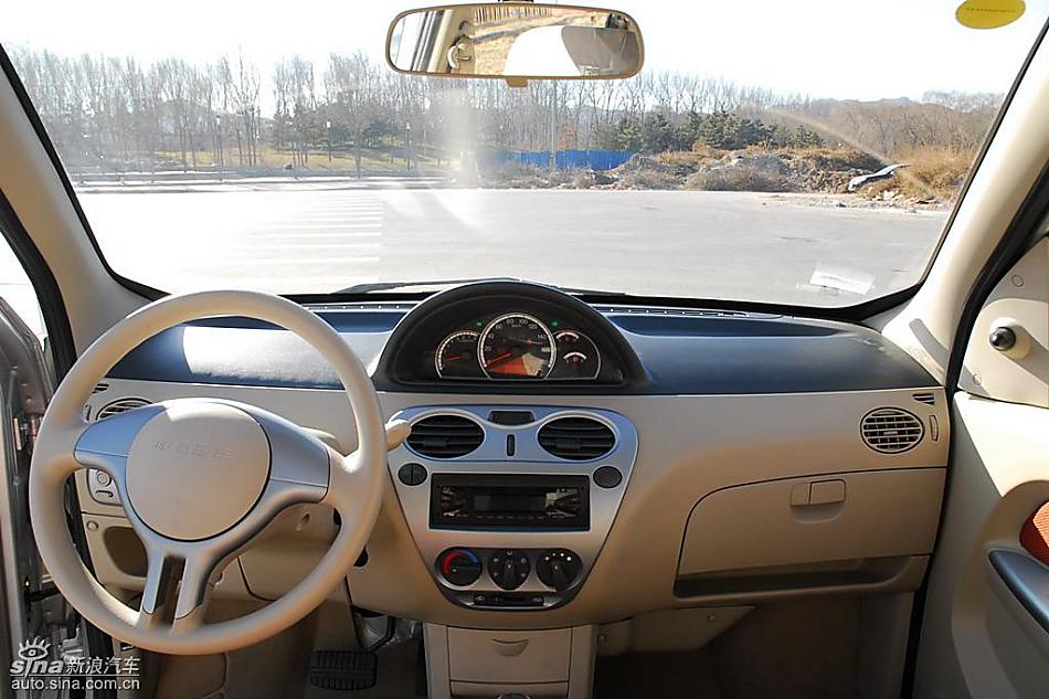 哈飞路宝节油π自动挡试驾内饰实拍图