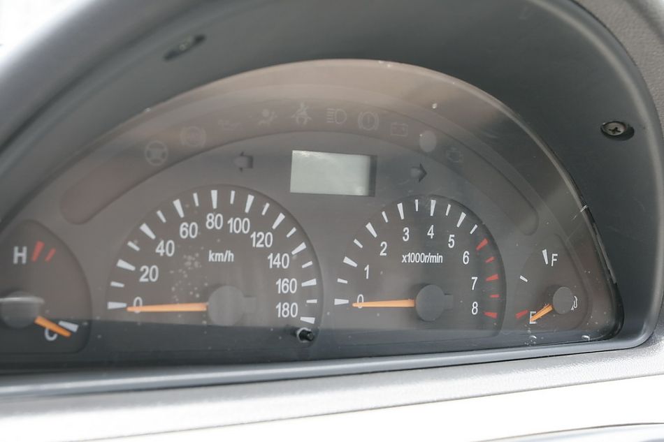 哈飞路宝仪表盘